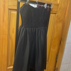 Black sleeveless dress